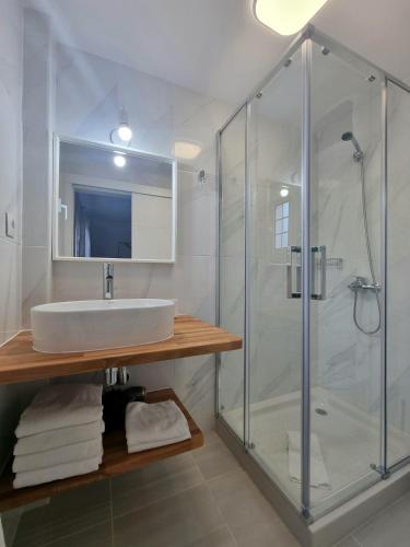 a bathroom with a sink and a shower at Cardón Jandía 2C in Morro del Jable