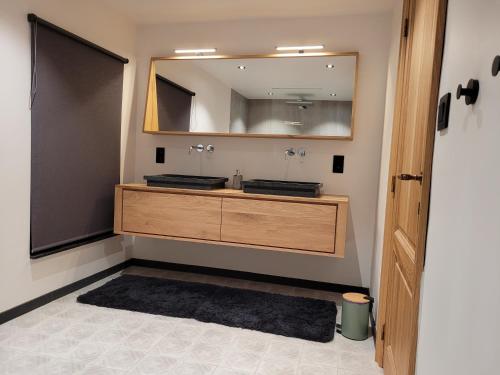 a bathroom with a sink and a mirror at La Cense du Noir Jambon in Silly