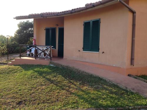 a house with a gate and a porch at Villaggio Mare Si in Follonica