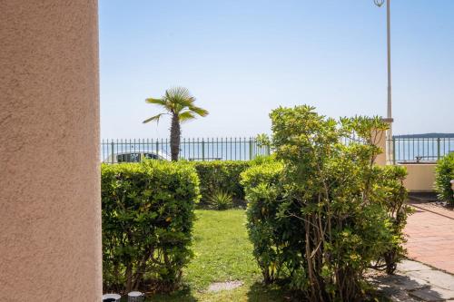 RARE! Exquisite 2-bd Apartment Facing the Sea