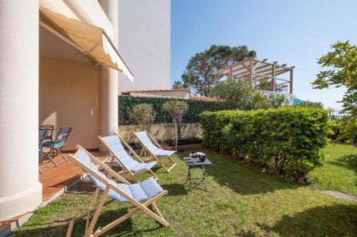 RARE! Exquisite 2-bd Apartment Facing the Sea