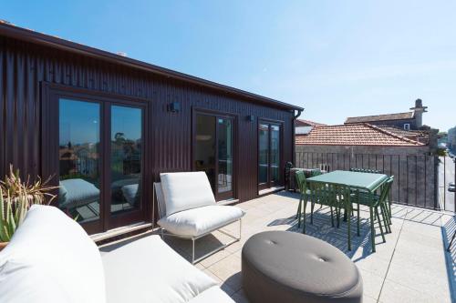 Boavista Penthouse w/ 2 Balconies & AC by LovelyStay