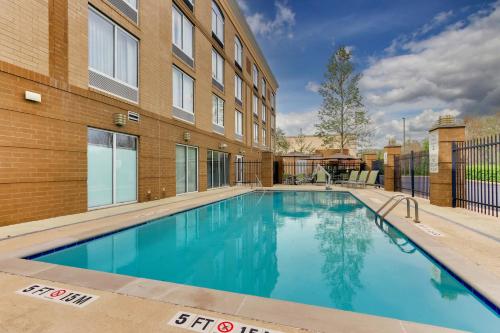 a swimming pool in front of a building at Holiday Inn Franklin - Cool Springs by IHG in Franklin