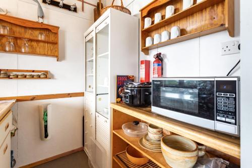 Thorsvikにあるキッチンまたは簡易キッチン