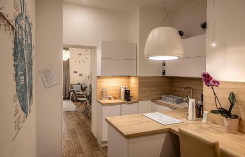 Kuchyň nebo kuchyňský kout v ubytování Bellini Apartment