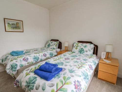 Una cama o camas en una habitación de The Knowe Upper