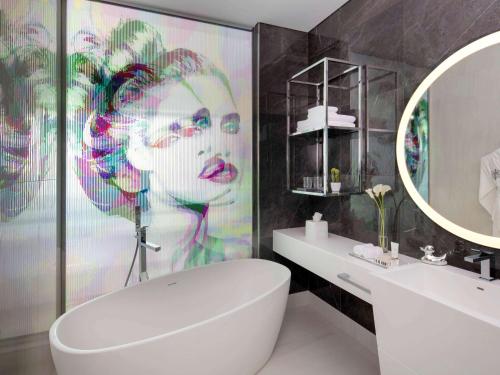SLS Dubai Hotel & Residences Image