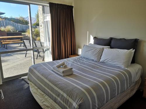 Gallery image of Big Rock in Lake Tekapo