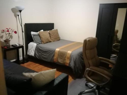 Letto o letti in una camera di Most Economical Room in Center Washington DC