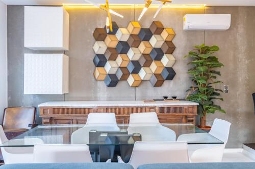 a dining room with a table and white chairs at Casa Familiar 3 Quartos in Funchal