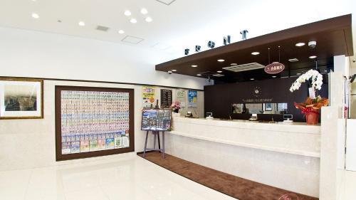 Лобби или стойка регистрации в Toyoko Inn Fukuoka Tenjin