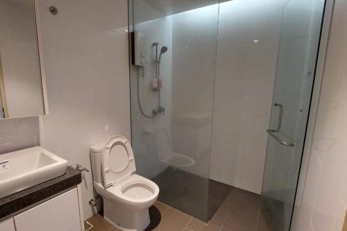 Koupelna v ubytování KL Sentral Loft, EST Bangsar #7, LRT, 4pax