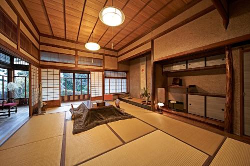 a living room with a rug on the floor at Yamada Bessou くつろぎの温泉宿 山田別荘 in Beppu