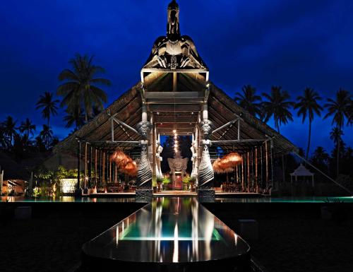 Hotel Tugu Lombokの敷地内または近くにあるプール