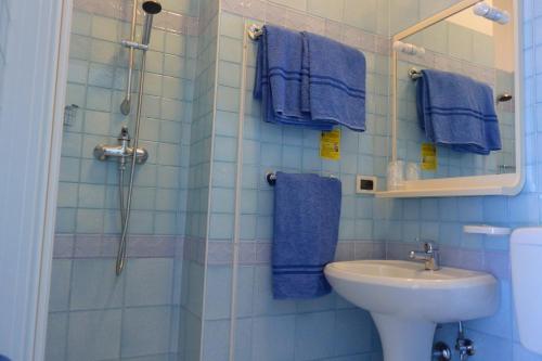 Ванная комната в Hotel Paris
