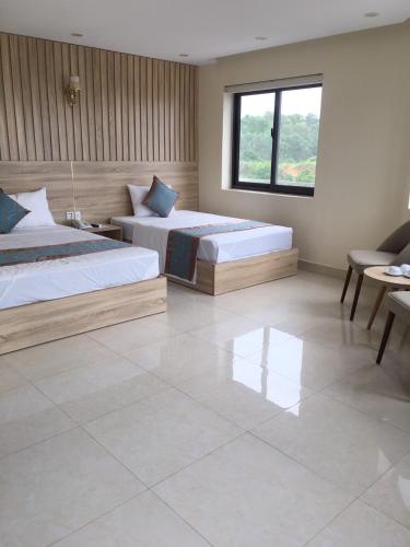 HANZ Ngan Giang Hotel tesisinde bir odada yatak veya yataklar