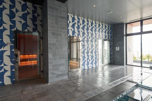 Bazén v ubytování Okinawa Prince Hotel Ocean View Ginowan nebo v jeho okolí