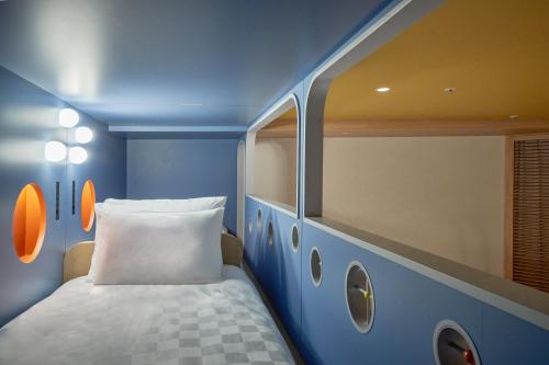 Postel nebo postele na pokoji v ubytování Okinawa Prince Hotel Ocean View Ginowan
