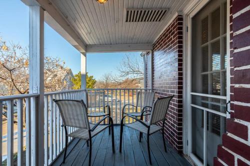 Μπαλκόνι ή βεράντα στο Grand Performance Home 3 min to Downtown, Stockyard, AT&T
