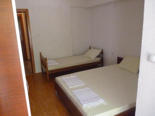Ένα ή περισσότερα κρεβάτια σε δωμάτιο στο Stupar Apartmani