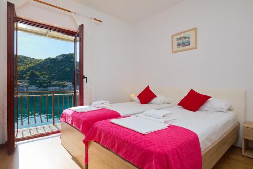 Postel nebo postele na pokoji v ubytování BOCA - 3 Bedroom apartment by the sea
