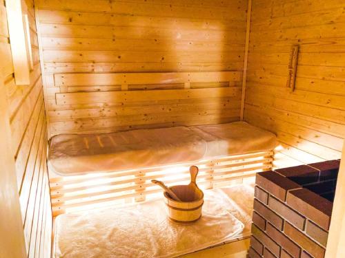 a small wooden sauna with a bucket in it at HOTEL LiVEMAX PREMIUM Sapporo Odorikoen in Sapporo