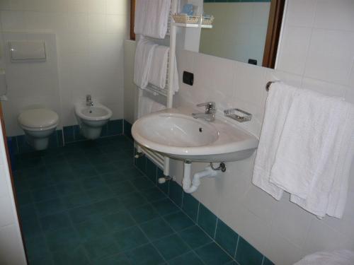 Koupelna v ubytování Hotel Rezia
