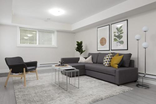 Tastefully Furnished and Newly Updated 2 BD Central Lynn Valley North Vancouver