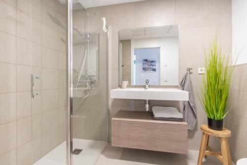 A bathroom at SEA VIEW 2 BDR Apartment Allonbay Village & SPA
