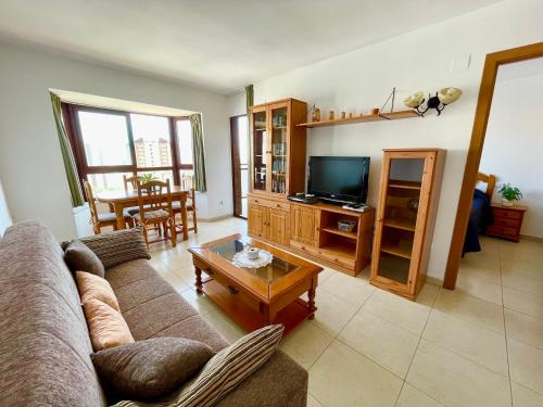 Seaview apartment with pool at Torremar