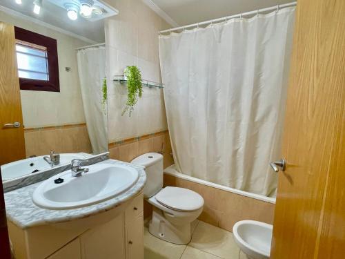 Seaview apartment with pool at Torremar