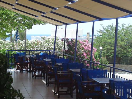 Фотография из галереи Aetos Beach Bungalows в Каристосе