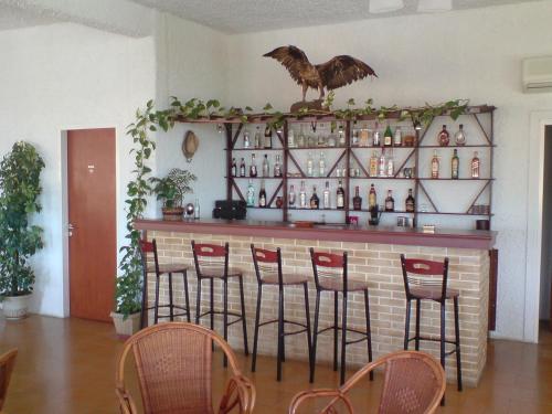 Фотография из галереи Aetos Beach Bungalows в Каристосе