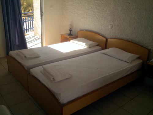 Фотография из галереи Aetos Beach Bungalows в Каристосе