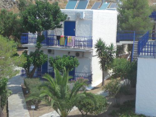 Фотография из галереи Aetos Beach Bungalows в Каристосе