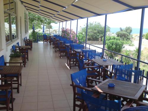 Фотография из галереи Aetos Beach Bungalows в Каристосе
