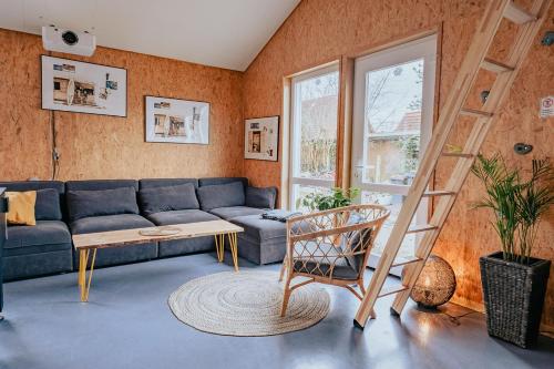Un lugar para sentarse en Hostel oder Ferienwohnung 1-16 Personen im BLAUEN HAUS
