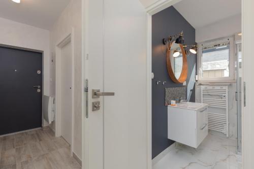 Koupelna v ubytování Sunny Apartment Łukęcin by Renters