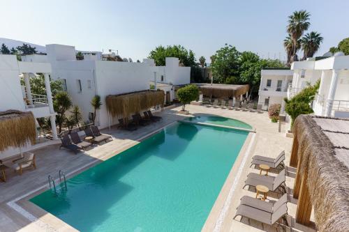 an overhead view of a swimming pool with chaise lounge chairs at Costa Maya Bodrum in Bodrum City