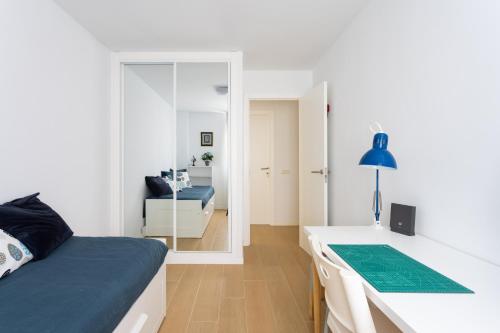 Postel nebo postele na pokoji v ubytování Home2Book Elegance City Center Apartment