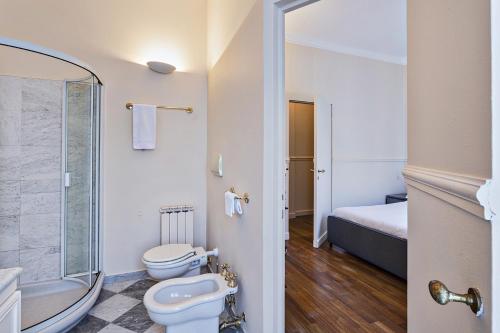 Vannituba majutusasutuses The Liberty Rooftop Terrace by Wonderful Italy