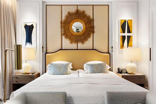 Giường trong ph&ograve;ng chung tại Hotel Continental