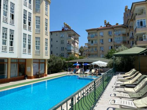 Kolam renang di atau dekat dengan İSABELLA APART OTEL