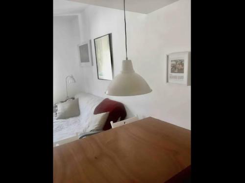a bedroom with a bed and a table and a lamp at Apartamento luminoso y acogedor Port de la Selva in Port de la Selva