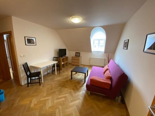 Posezení v ubytování Beautiful Apartment near Florenc area of Prague