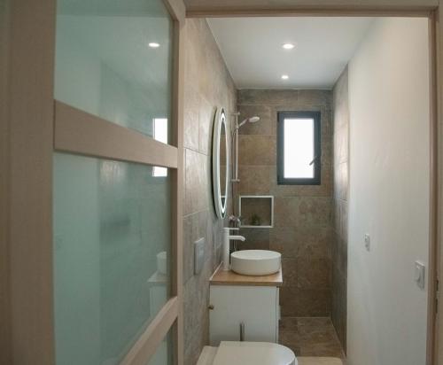 a bathroom with a toilet and a sink at Studio meublé avec terrasse in Port-de-Bouc