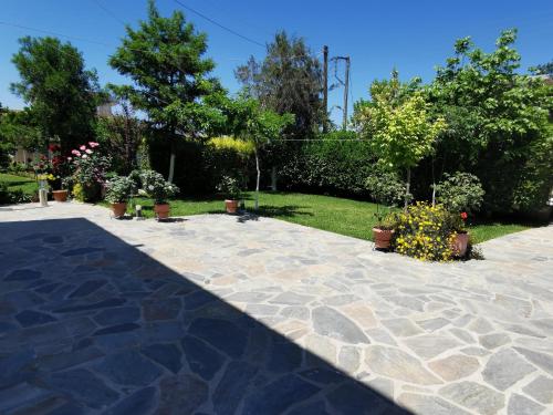 Κήπος έξω από το Kardiakafti Village