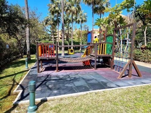Herní místnost nebo prostor pro děti v ubytování MARBELLA Bahia Apartment