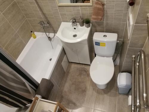Vonios kambarys apgyvendinimo įstaigoje Šiauliai City Apartment