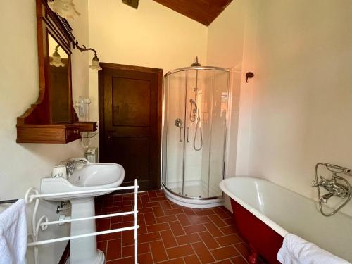 Koupelna v ubytování Agriturismo Le Sughere
